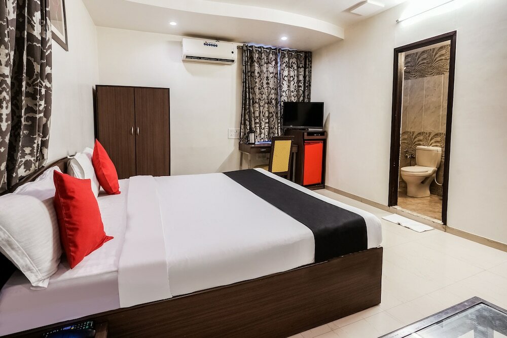 Фото Capital O 48482 Hotel Tribecca Inn