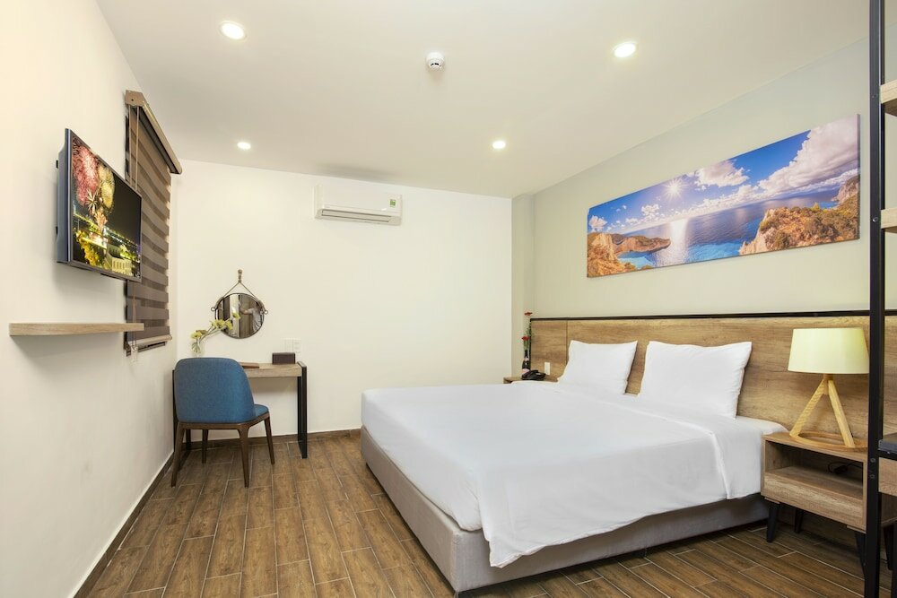 Фото Golden Lotus Central Hotel