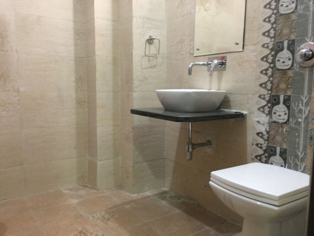 Фото Hotel Ratan Royal Inn