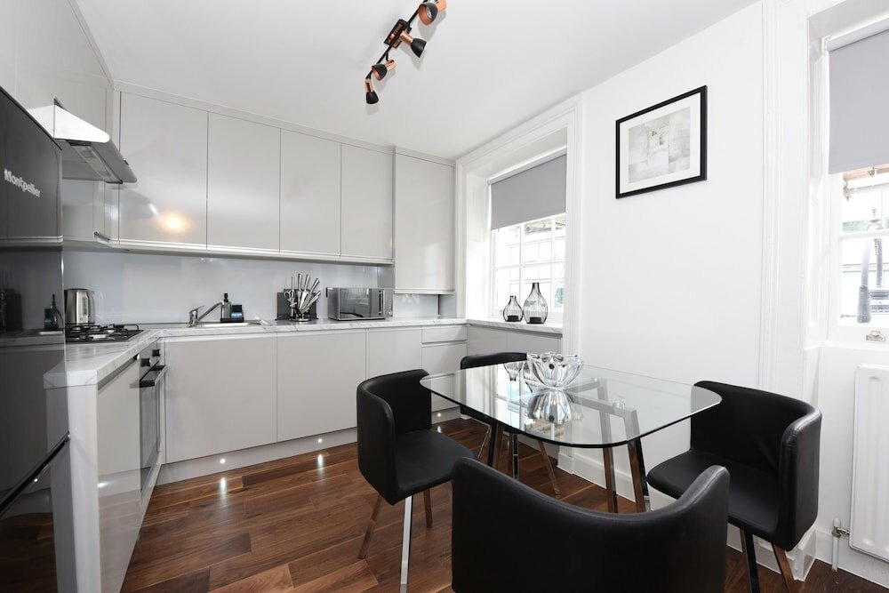 Фото Charming & Modern Apartments near Oxford Circus London