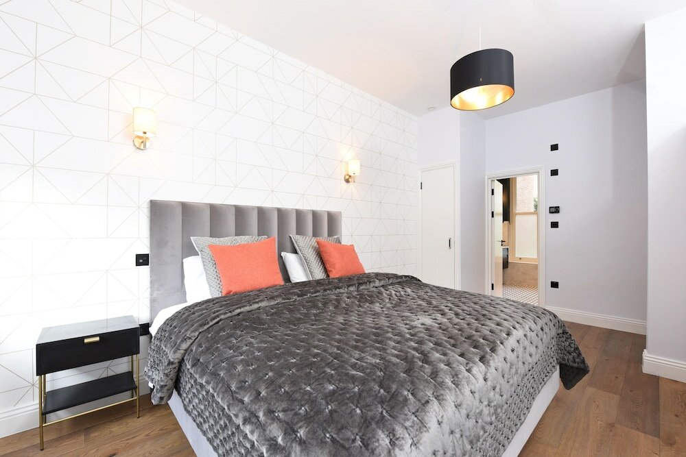 Фото Stylish & Spacious Deluxe Apartments near Victoria Station