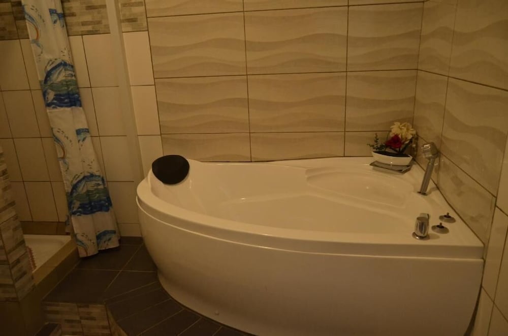 Фото Vannie Hotel