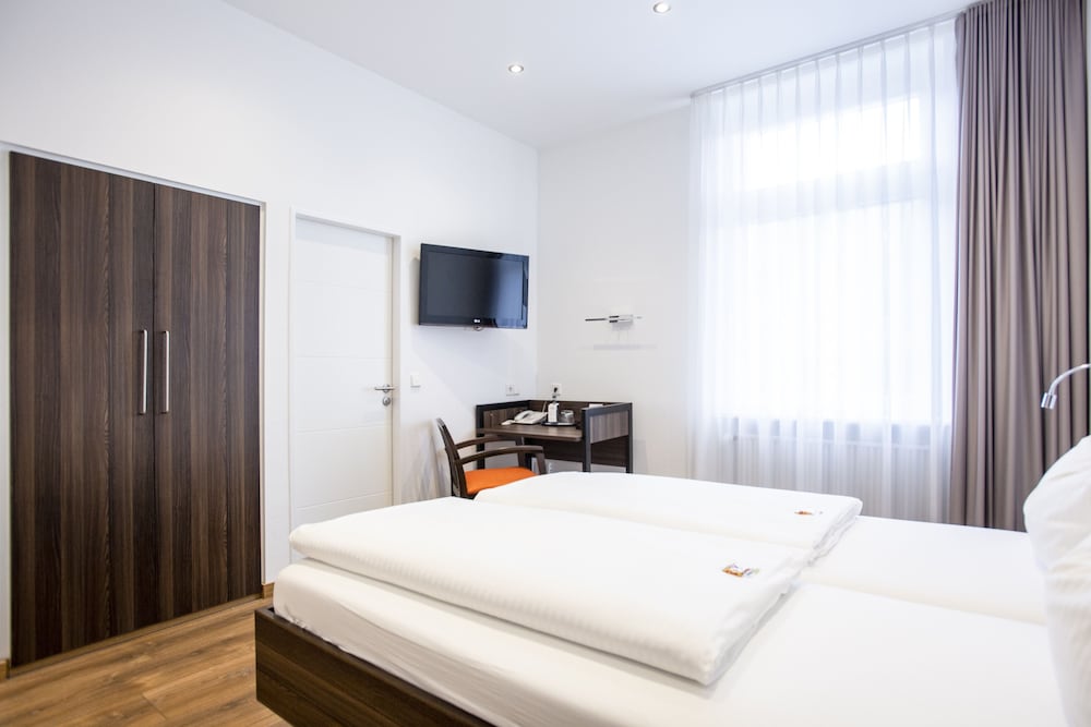 Фото SevenDays Hotel BoardingHouse