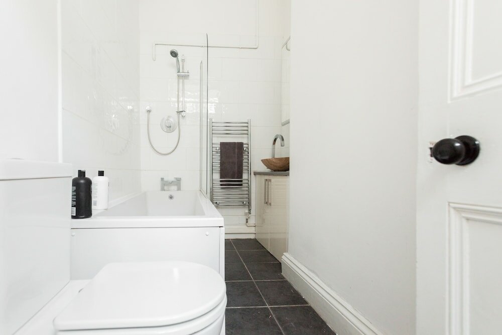 Фото The Hive House - Large Light-Flooded 6bdr Townhouse