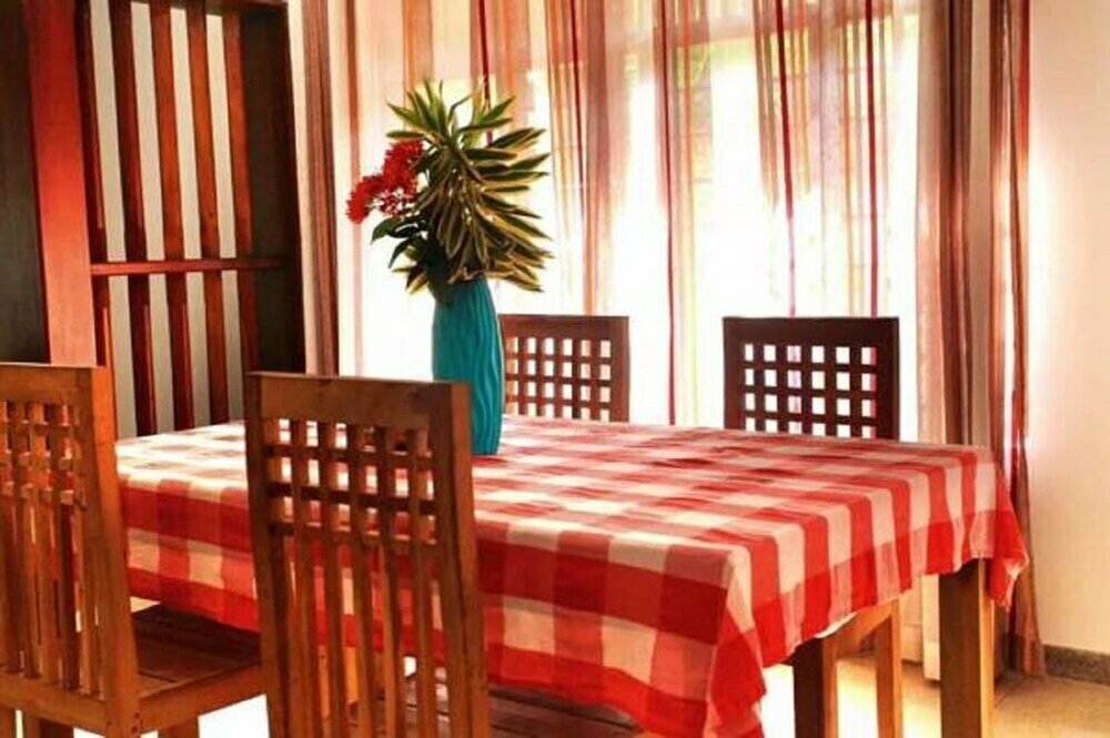 Hotel Waves Guest House & Turtle Restaurant, Hikkaduwa, photo