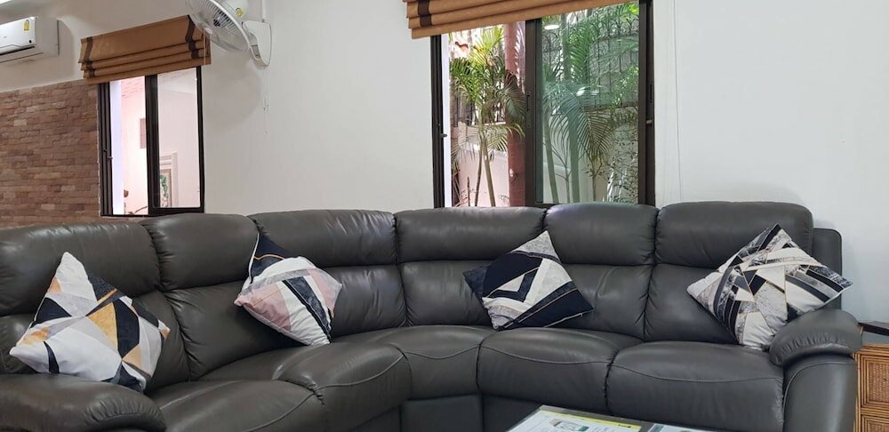 Фото Madee Villa - Pattaya Holiday House Walking Street