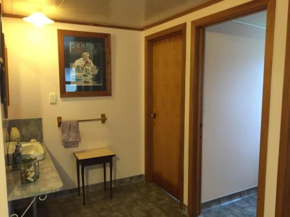 Фото Kokatahi Valley Country Inn