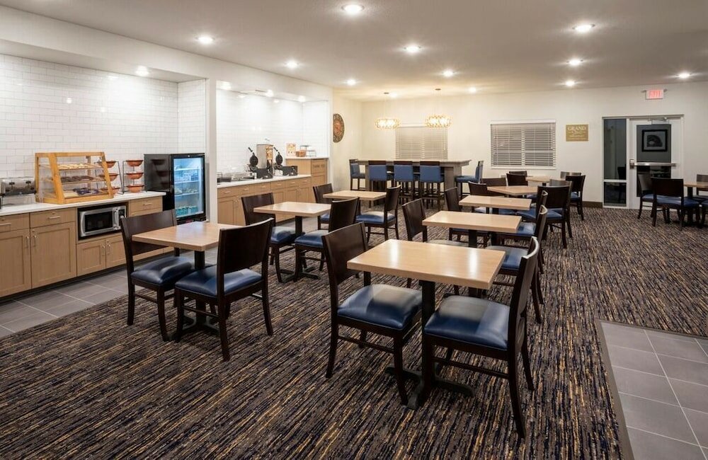 Фото GrandStay Hotel & Suites Spicer