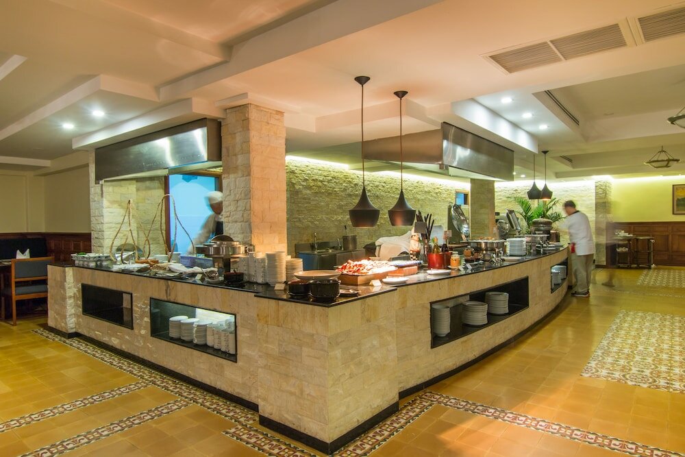 Фото Angkor Palace Suite & Villa