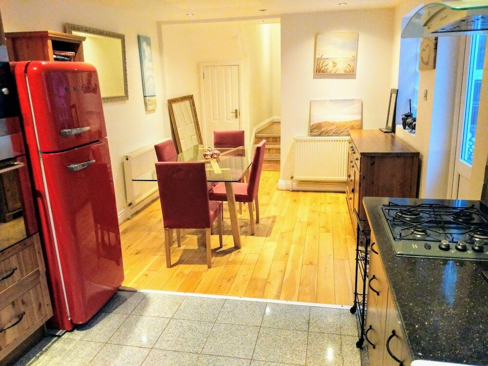 Фото Highbury House Apartment