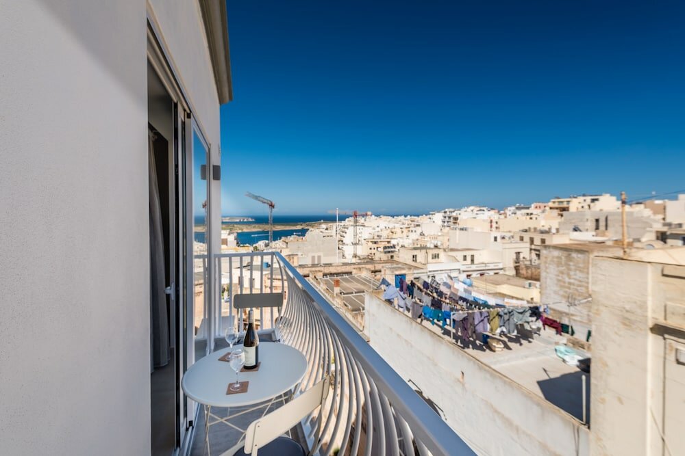 Фото Yellow Pearl Apartments