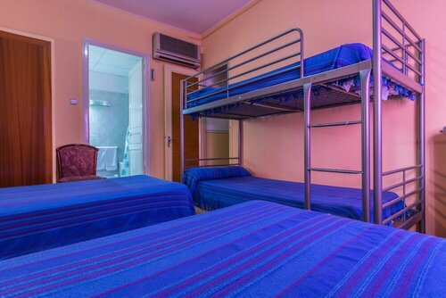 Гостиница Hostal Urgell