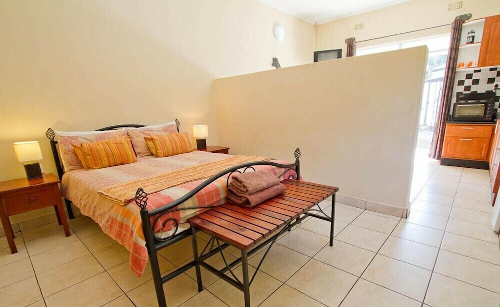 Фото Mose Street Apartments