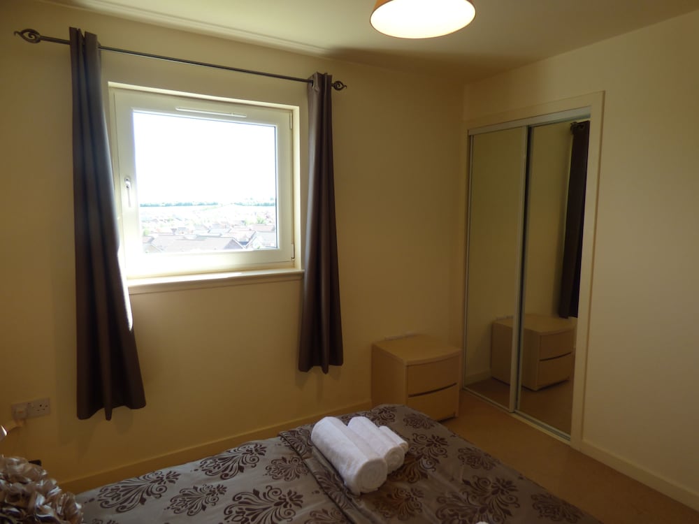 Фото The Barony Suite Apartment