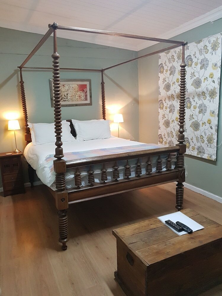 Фото Newington Place