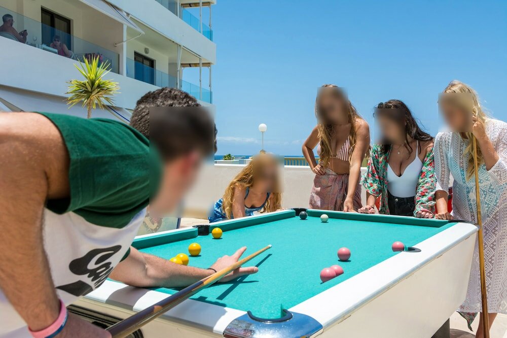 Фото Pearly Grey Ocean Club Apartments & Suites