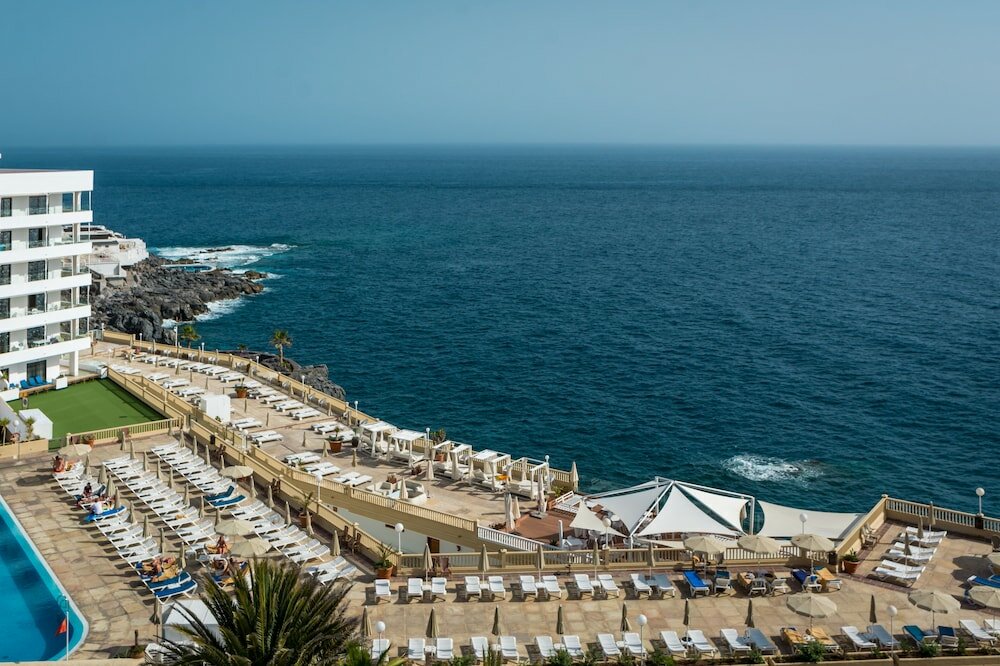 Фото Pearly Grey Ocean Club Apartments & Suites