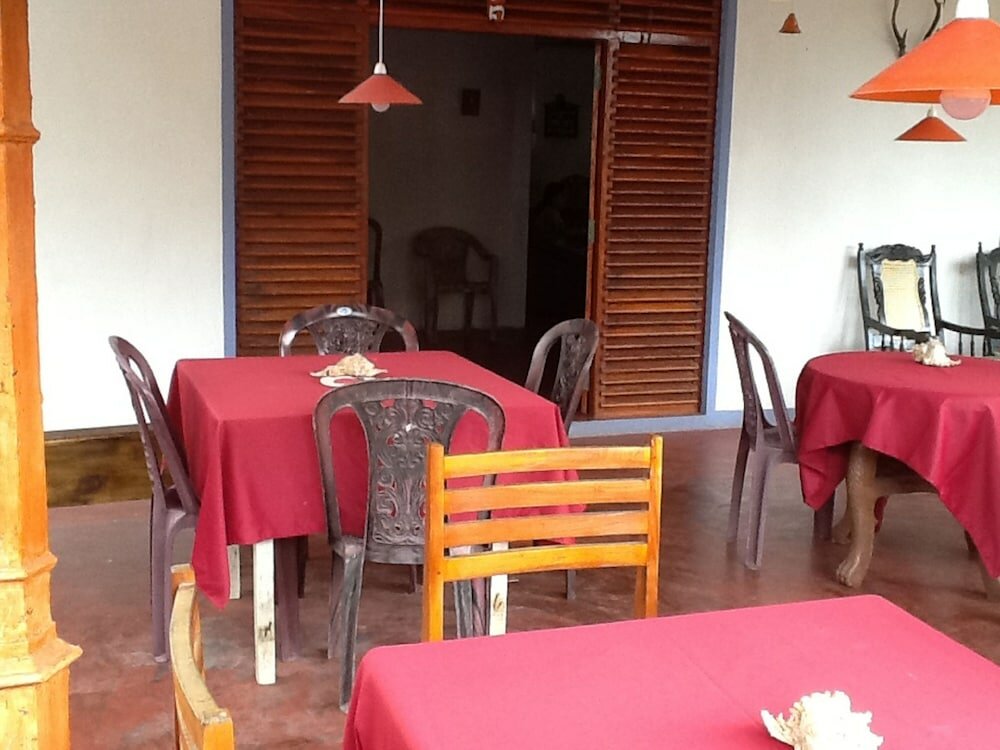 Фото Catamaran Beach Home and Restaurant