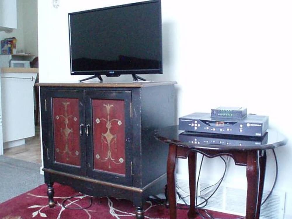 Фото Canora Home Rentals Vacation Cottage