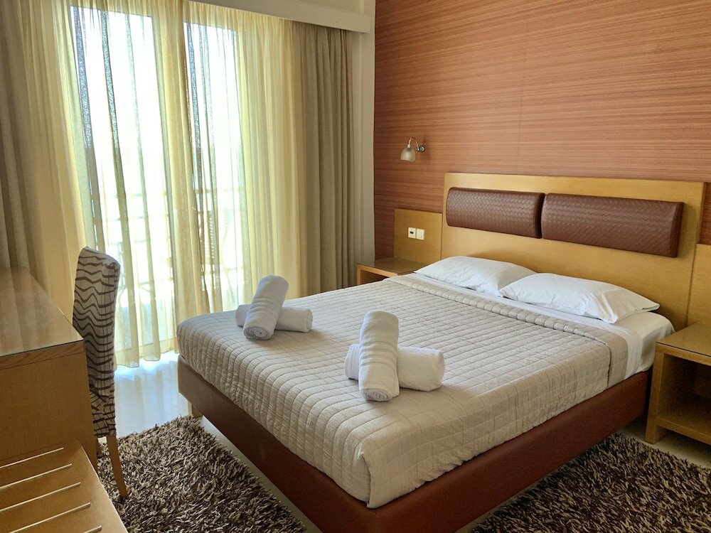 Фото Hotel Flisvos