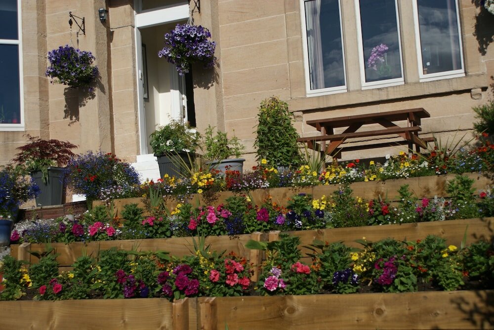 Фото Dean Park Guest House