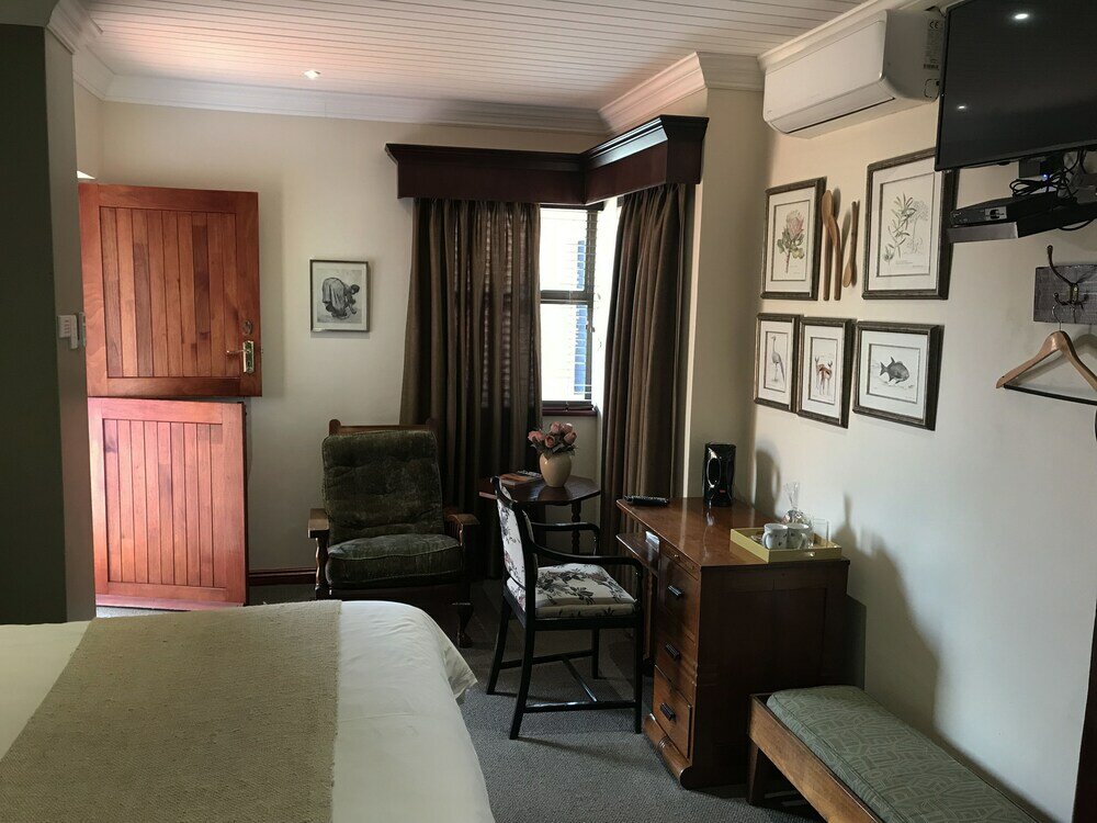 Фото The Crown Guesthouse