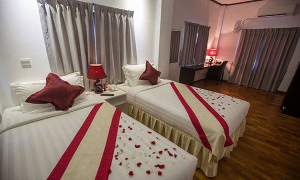 Фото Wh Hotel Thanlyin