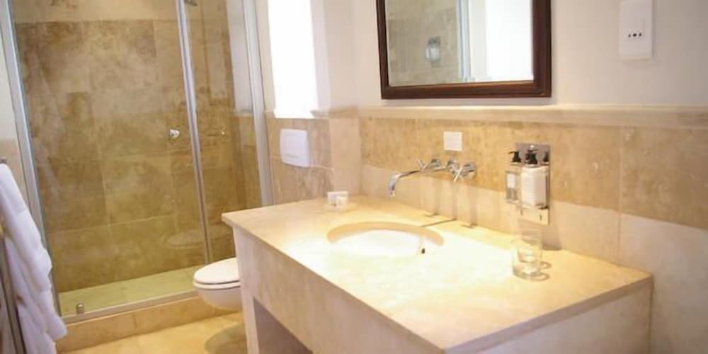 Фото The Royal Hotel