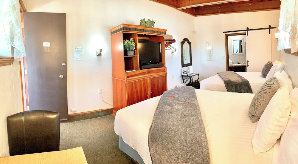 Фото Breakers Boutique Inn