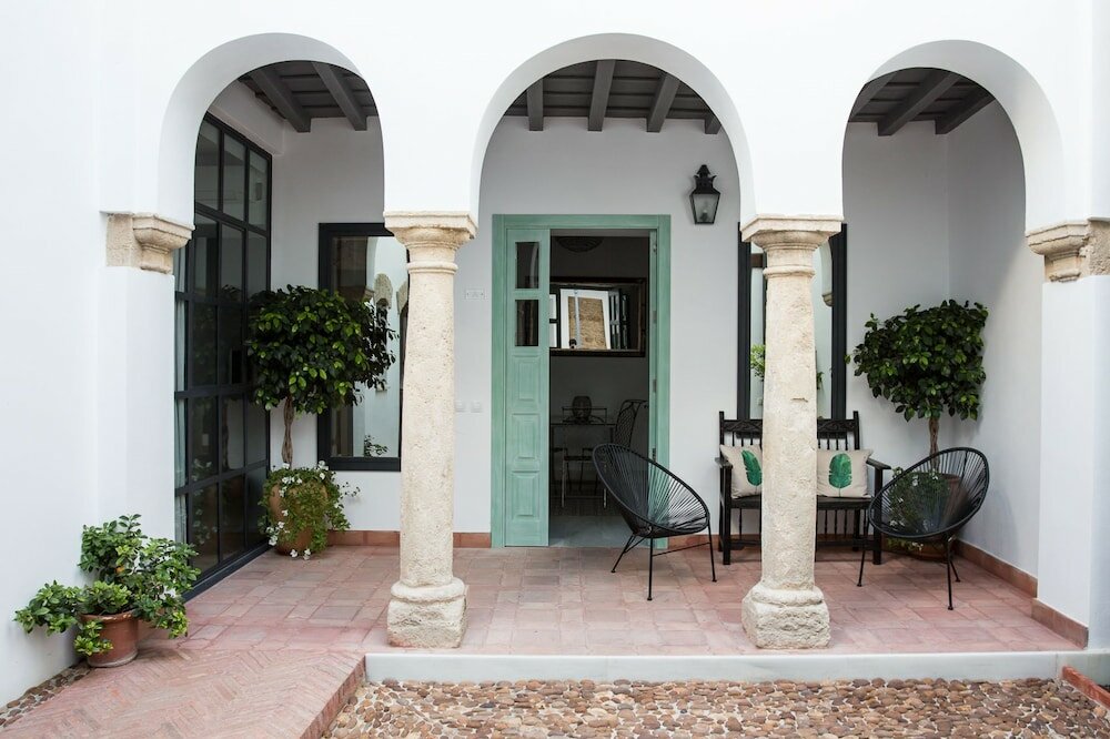 Фото Apartamentos Los Patios de la Judería