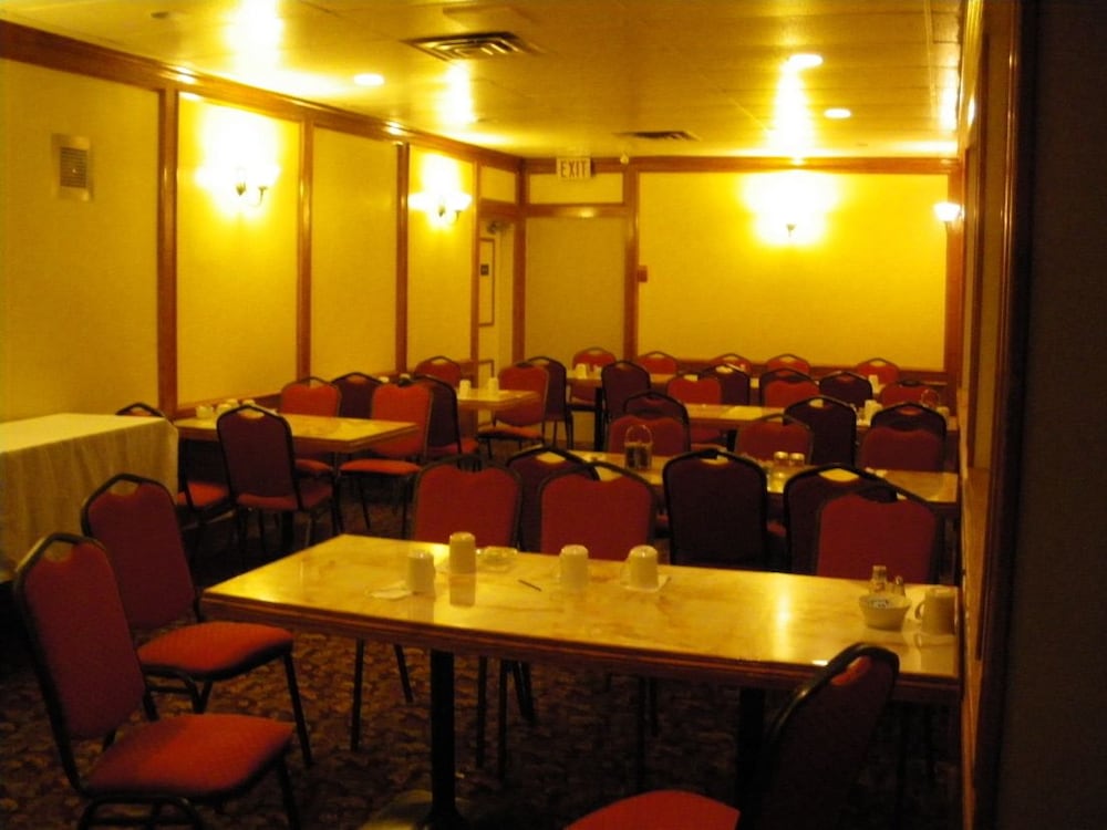 Фото Sundre Motor Inn