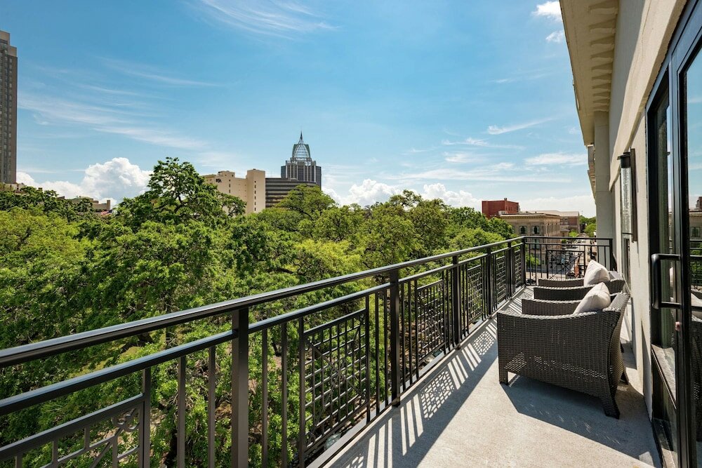 Фото Hilton Garden Inn Mobile Downtown