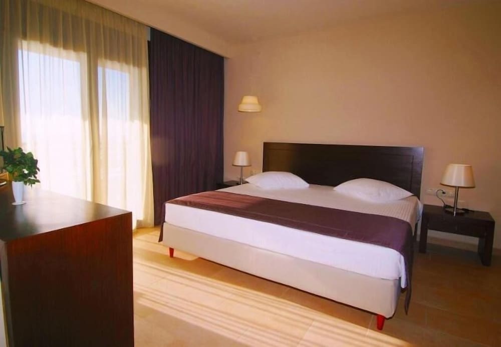 Фото Hotel Porto Plaza Beach Resort