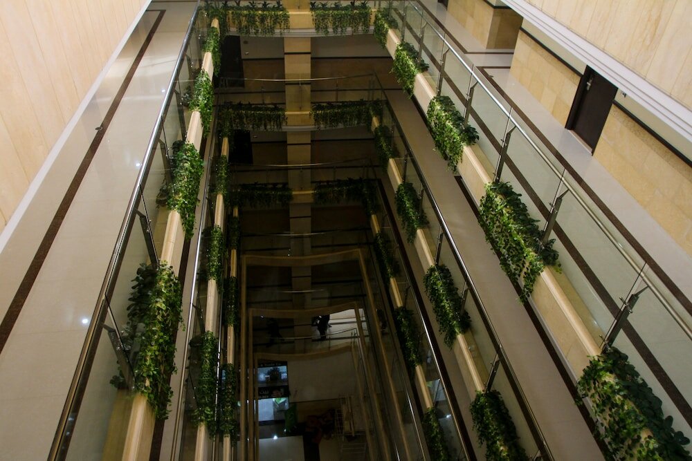 Фото Queen Plaza Hotel