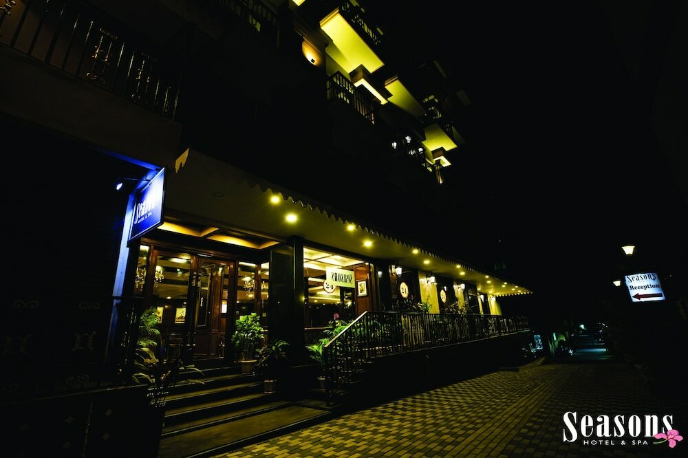 Фото Seasons Hotels & Resorts