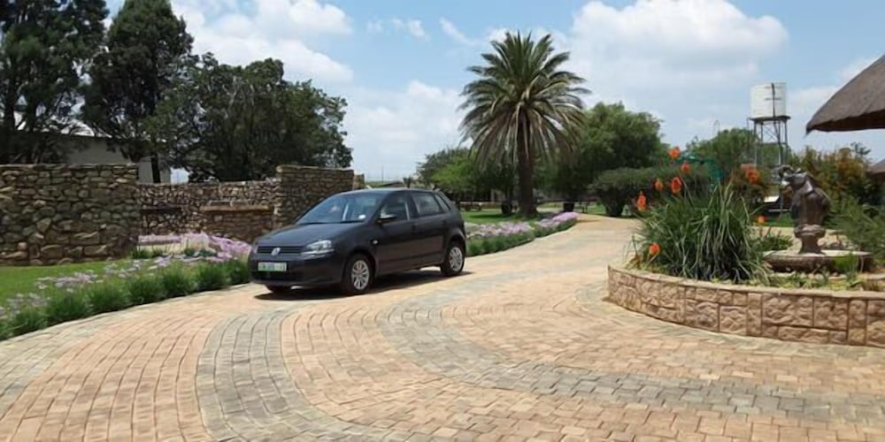 Фото отеля 2