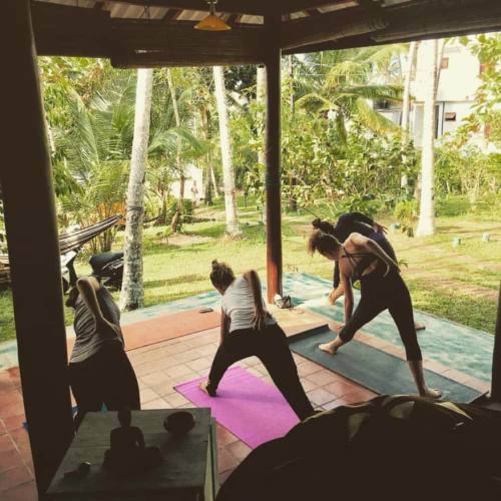 Фото Surf & Yoga Mirissa