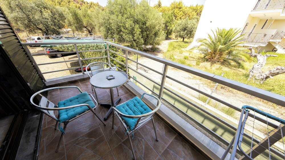 Фото Salonikiou Beach Deluxe Apartments