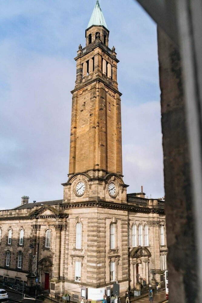 Hotel Bright High-ceiling 2bd Flat - Central Edinburgh!, Edinburgh, photo