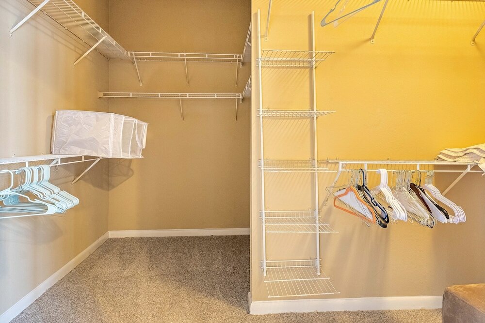 Фото Executive Suite With Pool & Gym