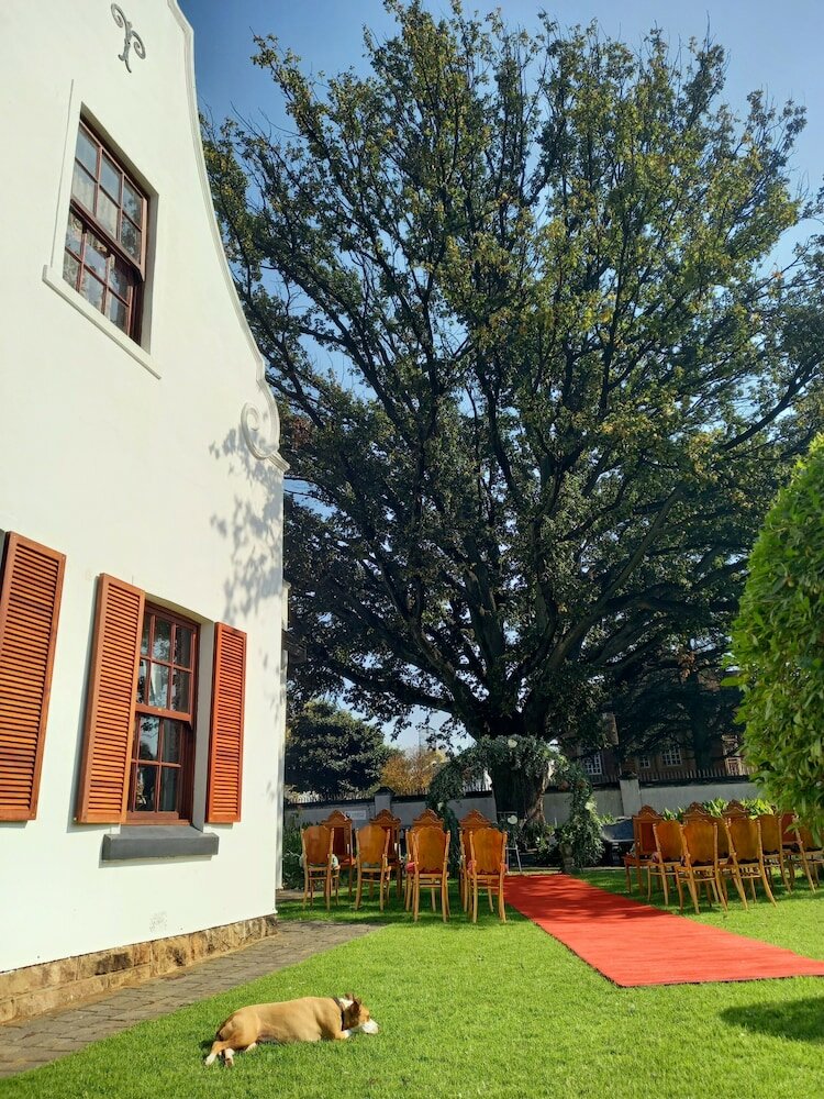 Фото Oak View Manor