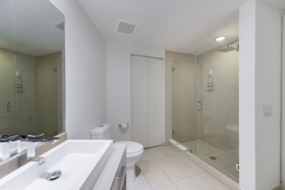 Фото Beachside Apt - Mesmerizing Ocean View