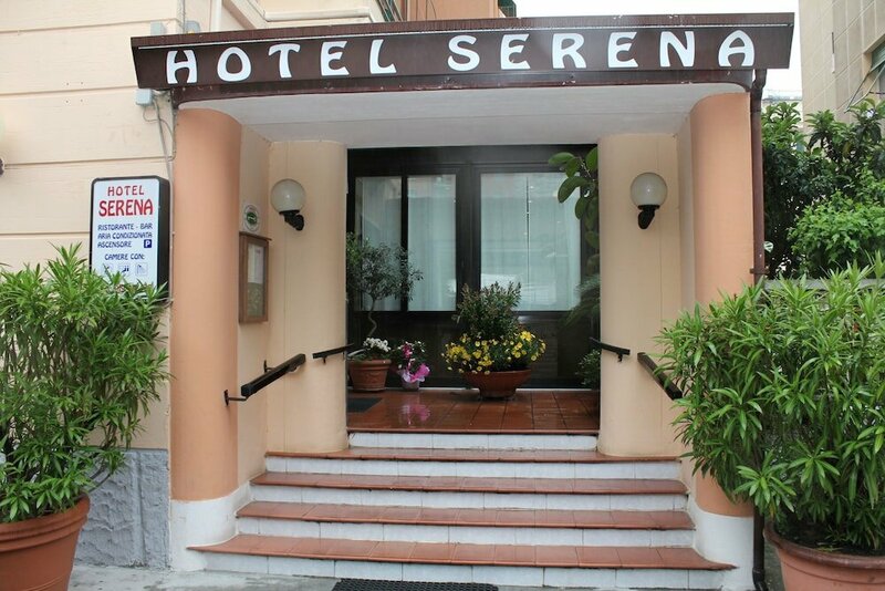 Гостиница Hotel Serena в Варацце