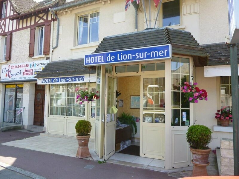 Гостиница Hôtel de Lion sur Mer
