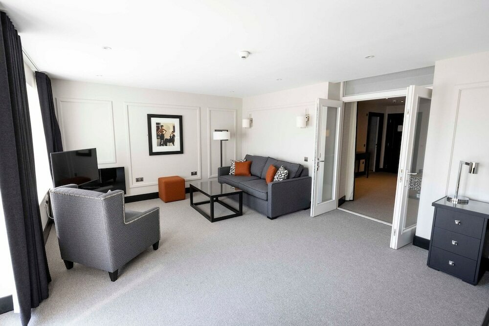 Фото The Chester Hotel