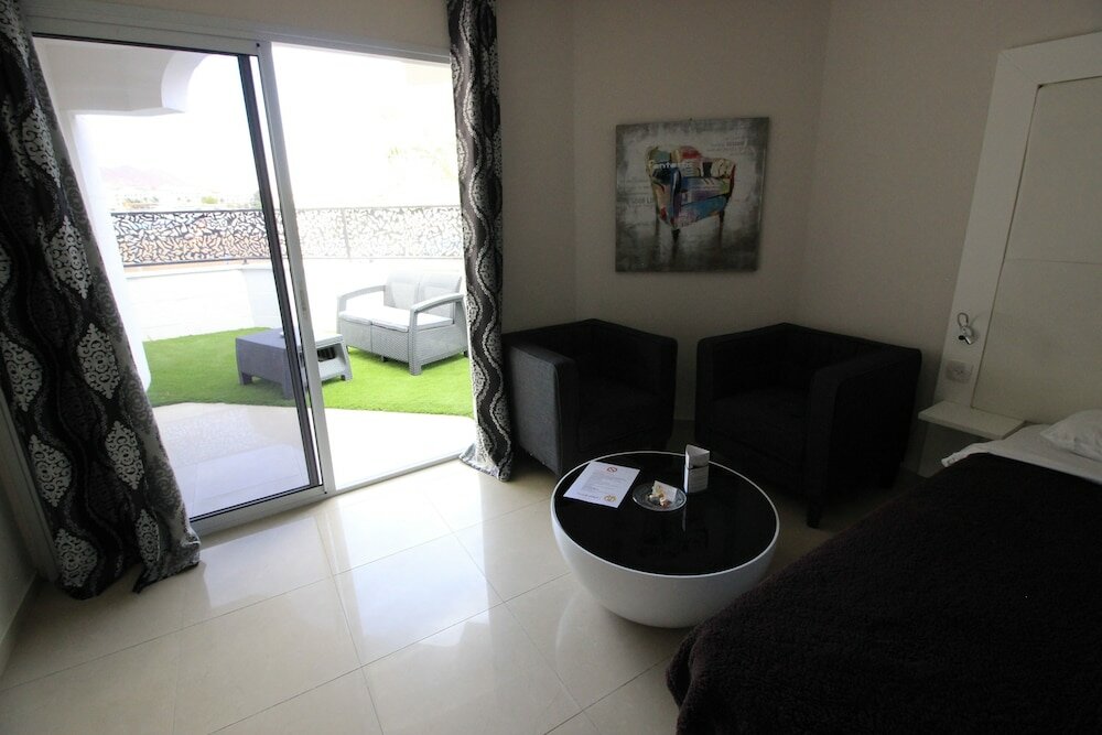 Фото Rich Royal Suites