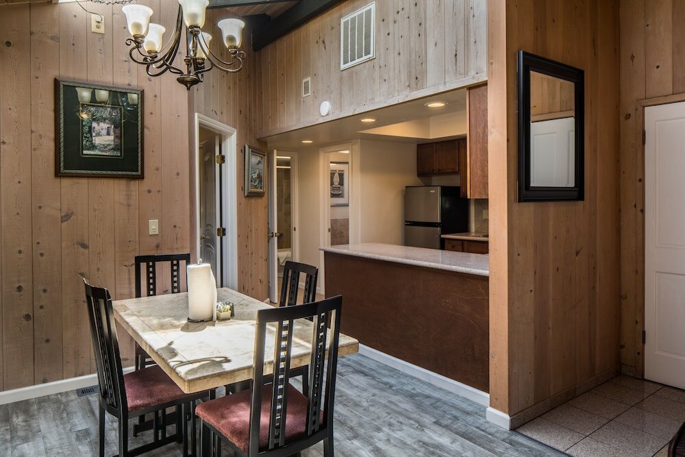 Фото Andril Fireplace Cottages