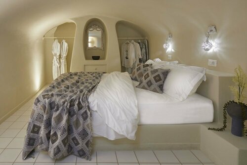 Гостиница Luna Santorini Suites
