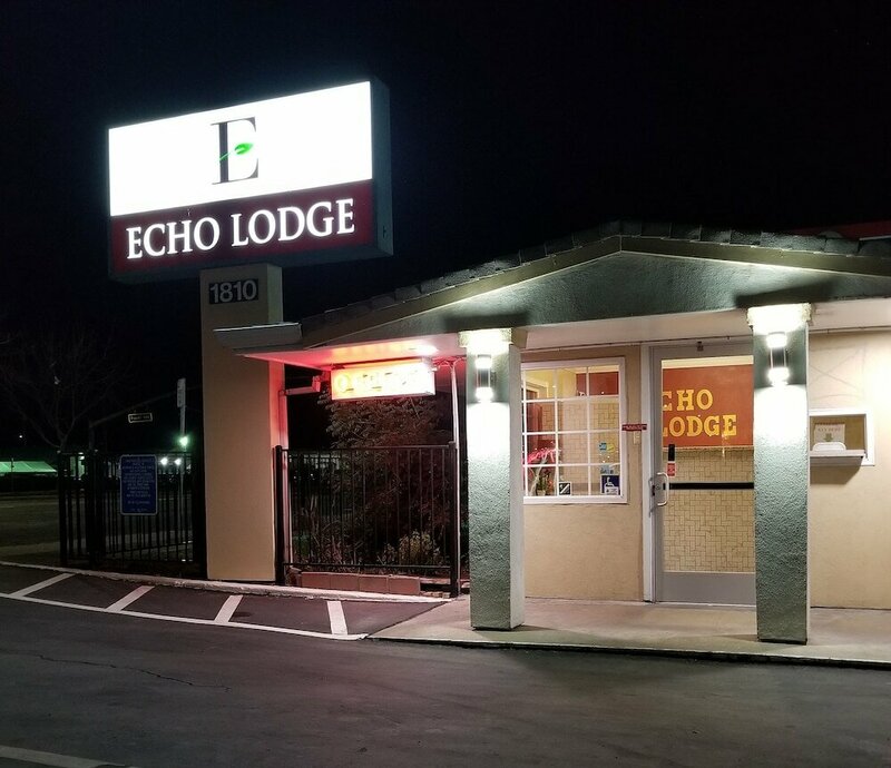 Гостиница Echo Lodge в Вест Сакраменто