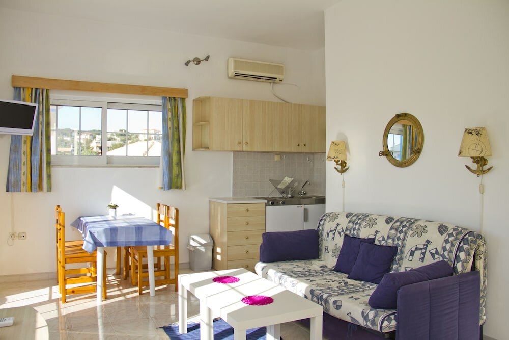 Фото Blue Dolphin Studios & Apartment